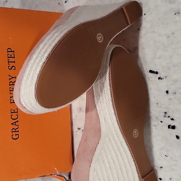 Pink wedge shoe - Picture 3 of 3